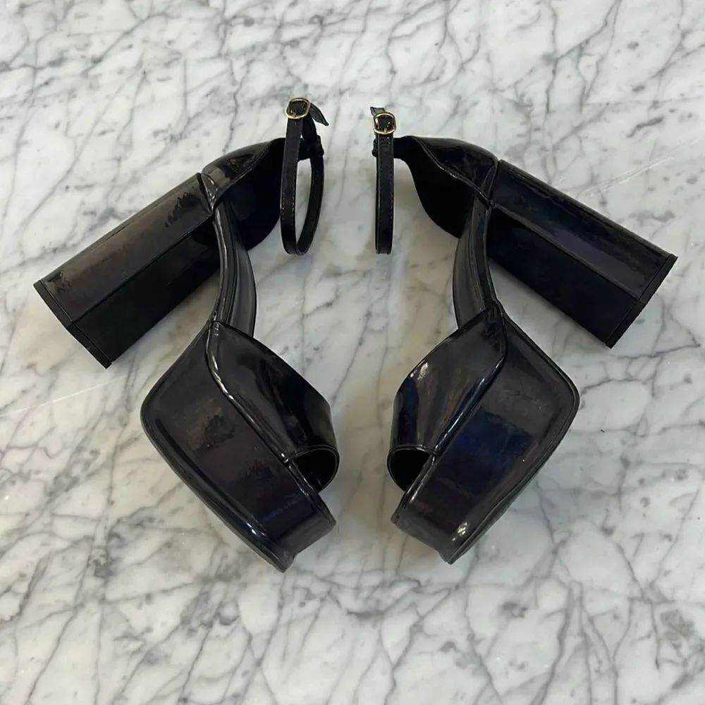 Women’s Platform Heels~Black Patent Leather Size 8 Mundial